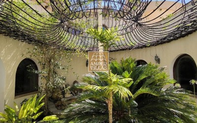 Fantastic villa with large plot, offering privacy and sea views.